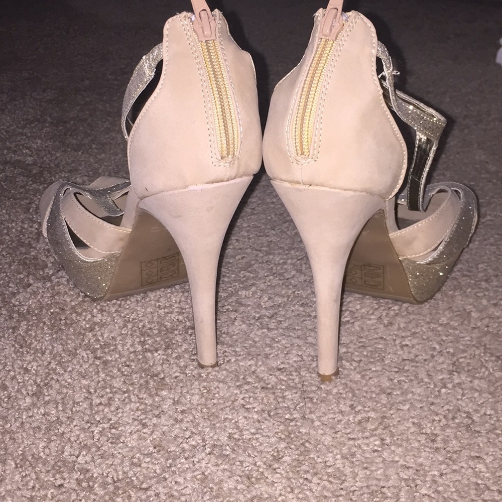 Heels - Picture 3 of 4